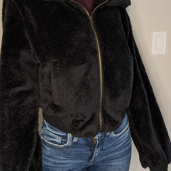 Women's Black Faux Fur Jacket - Picture 3 of 4